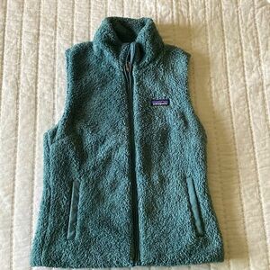 Patagonia zip up fleece vest. Size small.